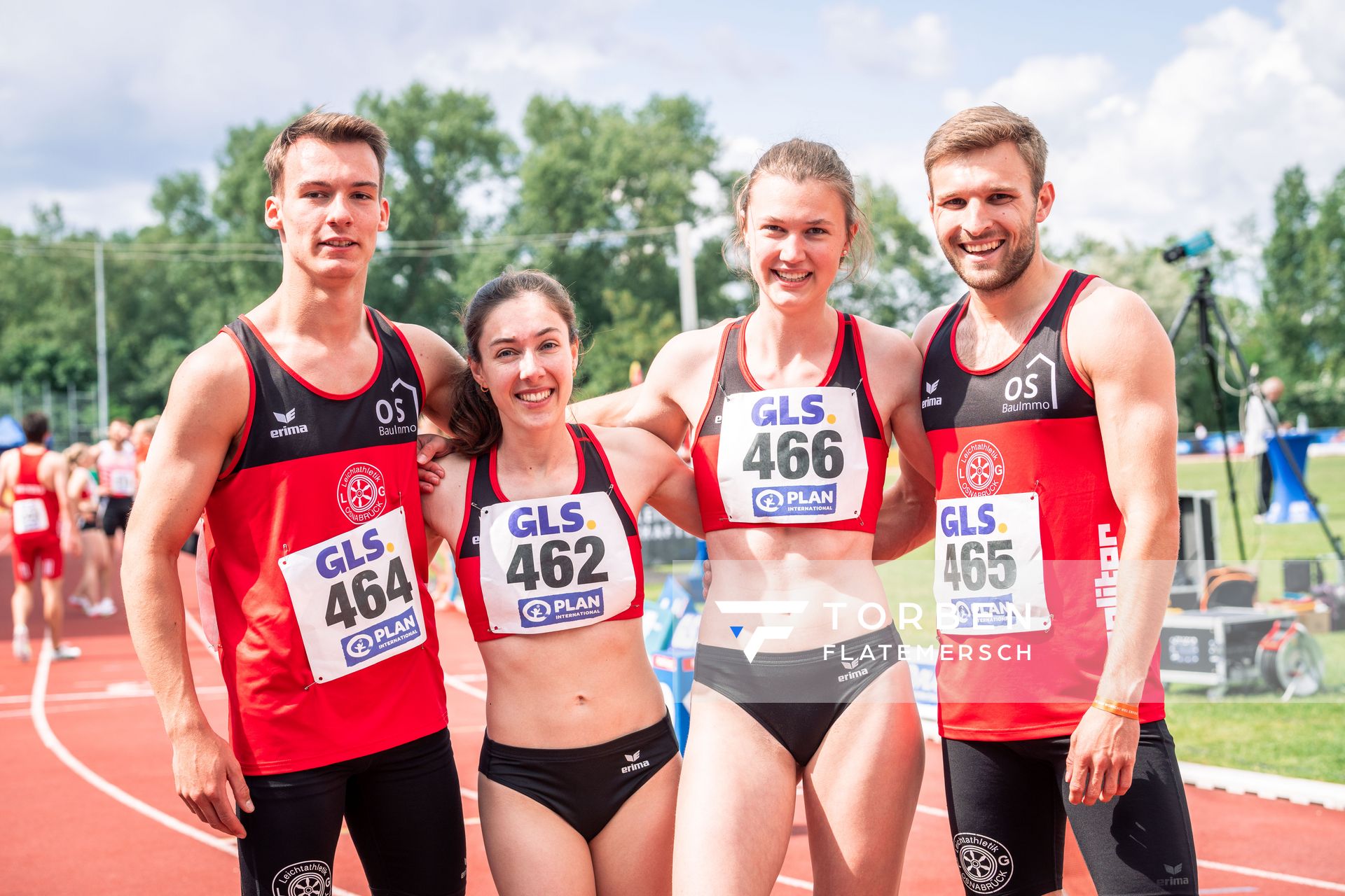 4x400m Mixed Staffel der LG Osnabrueck mit Florian Kroll (LG Osnabrueck), Marie Zepter (LG Osnabrueck), Jana Rohling (LG Osnabrueck), Fabian Dammermann (LG Osnabrueck) am 29.05.2022 waehrend der Deutschen Meisterschaften Langstaffel im Otto-Schott-Sportzentrum in Mainz